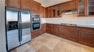 Photo #1: 2301946 Listing 