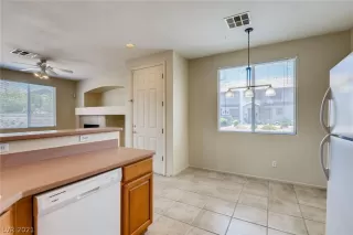 Photo #4: 2301984 Listing