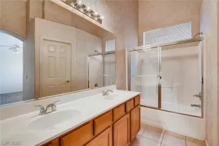 Photo #6: 2301984 Listing