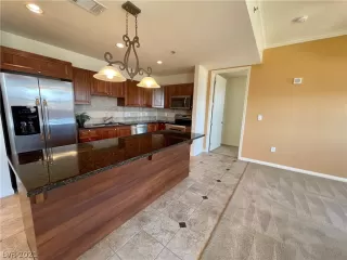 Photo #2: 2301994 Listing