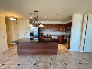 Photo #3: 2301994 Listing