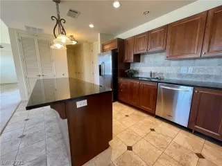 Photo #5: 2301994 Listing