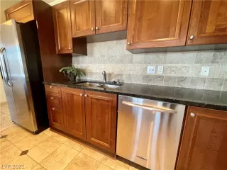 Photo #6: 2301994 Listing