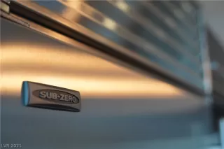 Photo #6: 2302006 Listing 