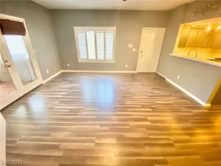 Photo #3: 2302008 Listing 