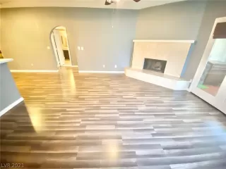 Photo #4: 2302008 Listing 