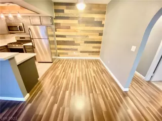 Photo #6: 2302008 Listing 