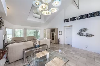 Photo #3: 2302024 Listing