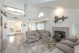 Photo #4: 2302024 Listing