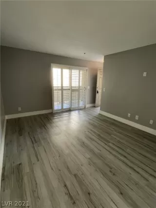 Photo #3: 2302056 Listing 