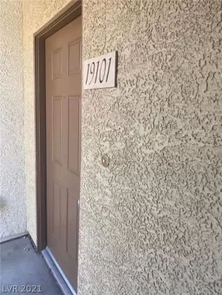 Photo #4: 2302082 Listing