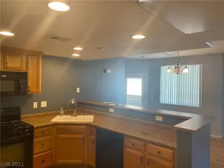 Photo #6: 2302082 Listing