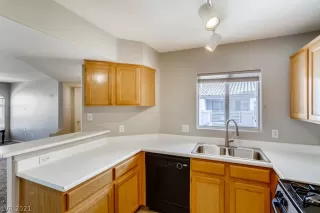 Photo #5: 2302087 Listing 