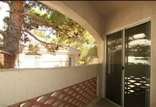 Photo #5: 2302104 Listing