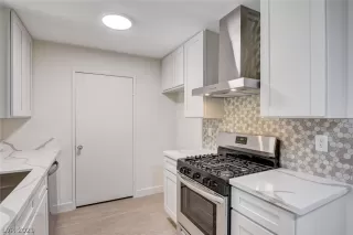 Photo #1: 2302105 Listing 