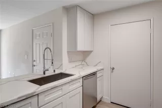 Photo #2: 2302105 Listing 