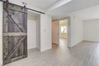 Photo #3: 2302105 Listing 