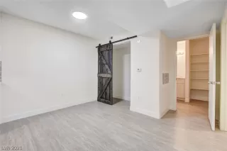 Photo #5: 2302105 Listing 