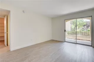 Photo #6: 2302105 Listing 