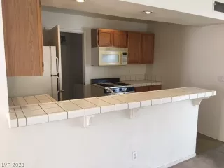 Photo #3: 2302142 Listing