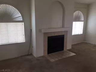 Photo #4: 2302142 Listing