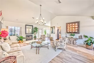 Photo #3: 2302163 Listing