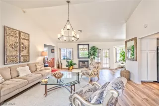 Photo #4: 2302163 Listing