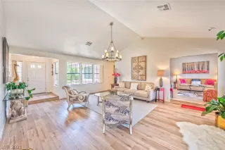 Photo #5: 2302163 Listing