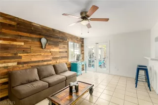 Photo #3: 2302184 Listing