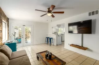 Photo #4: 2302184 Listing