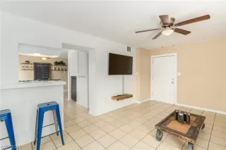 Photo #5: 2302184 Listing