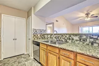 Photo #4: 2302192 Listing 