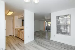 Photo #5: 2302212 Listing 