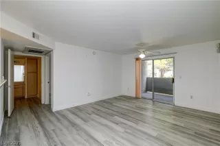 Photo #6: 2302212 Listing 