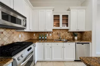Photo #6: 2302282 Listing