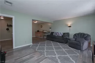 Photo #5: 2302297 Listing 