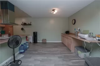 Photo #6: 2302297 Listing 