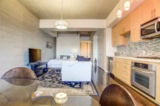 Photo #2: 2302364 Listing