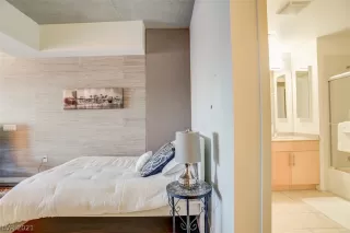 Photo #5: 2302364 Listing