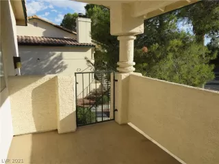 Photo #3: 2302367 Listing