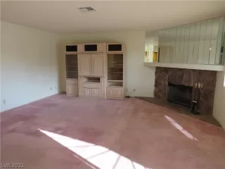 Photo #4: 2302367 Listing