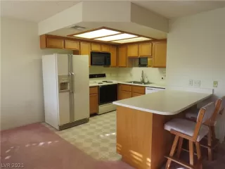 Photo #6: 2302367 Listing