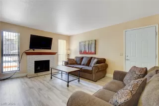 Photo #3: 2302380 Listing