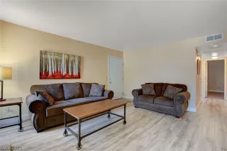 Photo #4: 2302380 Listing