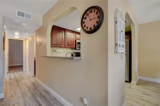 Photo #6: 2302380 Listing