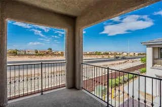 Photo #4: 2302440 Listing