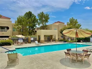 Photo #3: 2302479 Listing