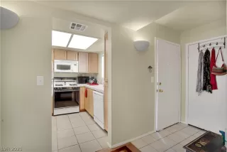 Photo #6: 2302479 Listing