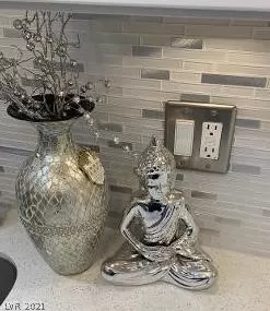 Photo #2: 2302506 Listing