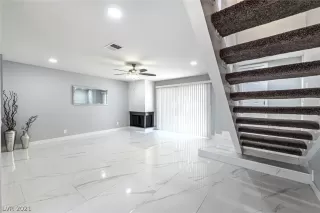 Photo #4: 2302506 Listing